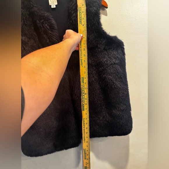 Women's Navy Faux Fur Vest soft medium stylish fall trendy - Picture 4 of 11